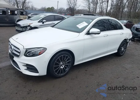 2019 Mercedes-Benz E 300 4Matic z USA, uszkodzony, nr VIN WDDZF4KB2KA553991